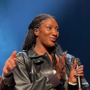 Aya Nakamura: Aya Nakamura au théâtre Jacques Prévert d'Aulnay-sous-Bois pour l'évènement associatif et municipal "Incroyable talent" en avril 2026.
