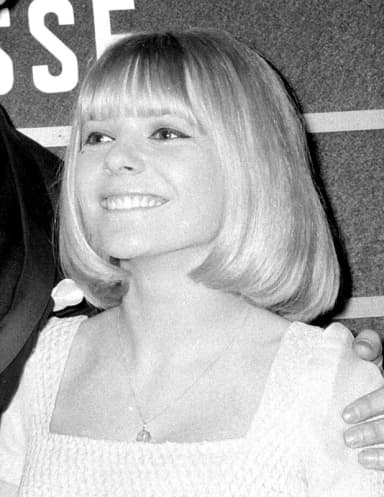 France Gall: Collectie / Archief : Fotocollectie Anefo Reportage / Serie : [ onbekend ] Beschrijving : Eurovisie Songfestival 1966 te Luxemburg. De winnaar Udo Jürgens met