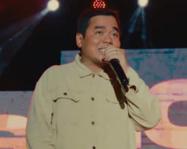 Gloc-9: Gloc-9 with the Chocolate Factory during their live performance in Calatrava, Negros Occidental