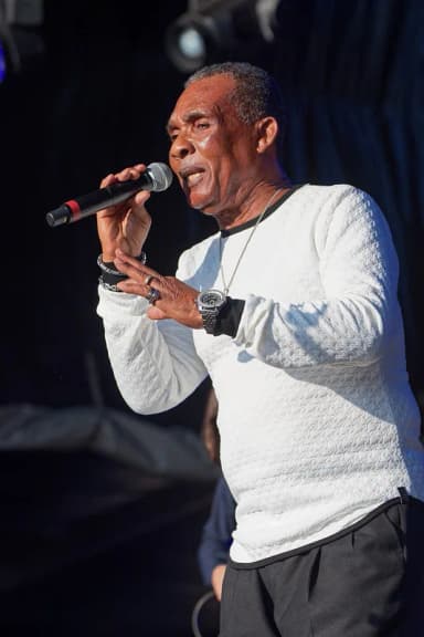 Ken Boothe: Ken Boothe en concert sur la scène Landaoudec lors du festival du Bout du Monde 2018 à Crozon dans le Finistère (France).