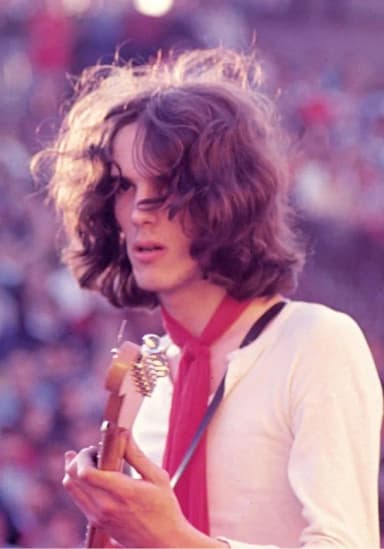 Luis Alberto Spinetta: Luis Alberto Spinetta tocando con Almendra en el Festival Pinap