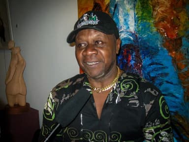 Papa Wemba performing