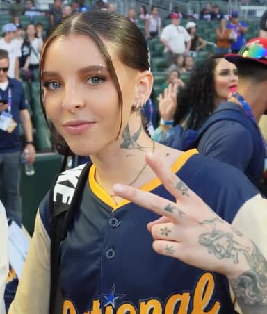 Young Miko: YOUNG MIKO en el juego de Softball de las Celebridades BABY MIKO