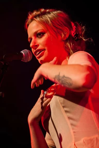 Gin Wigmore: Gin Wigmore on stage