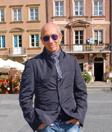 Savage: Roberto Zanetti at Old Town Market Square in Warsaw