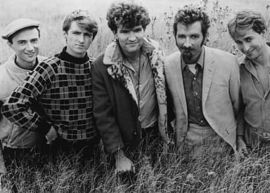 Split Enz: Split Enz in 1982. From L-R; Nigel Griggs, Neil Finn, Tim Finn, Noel Crombie, and Eddie Raynor.