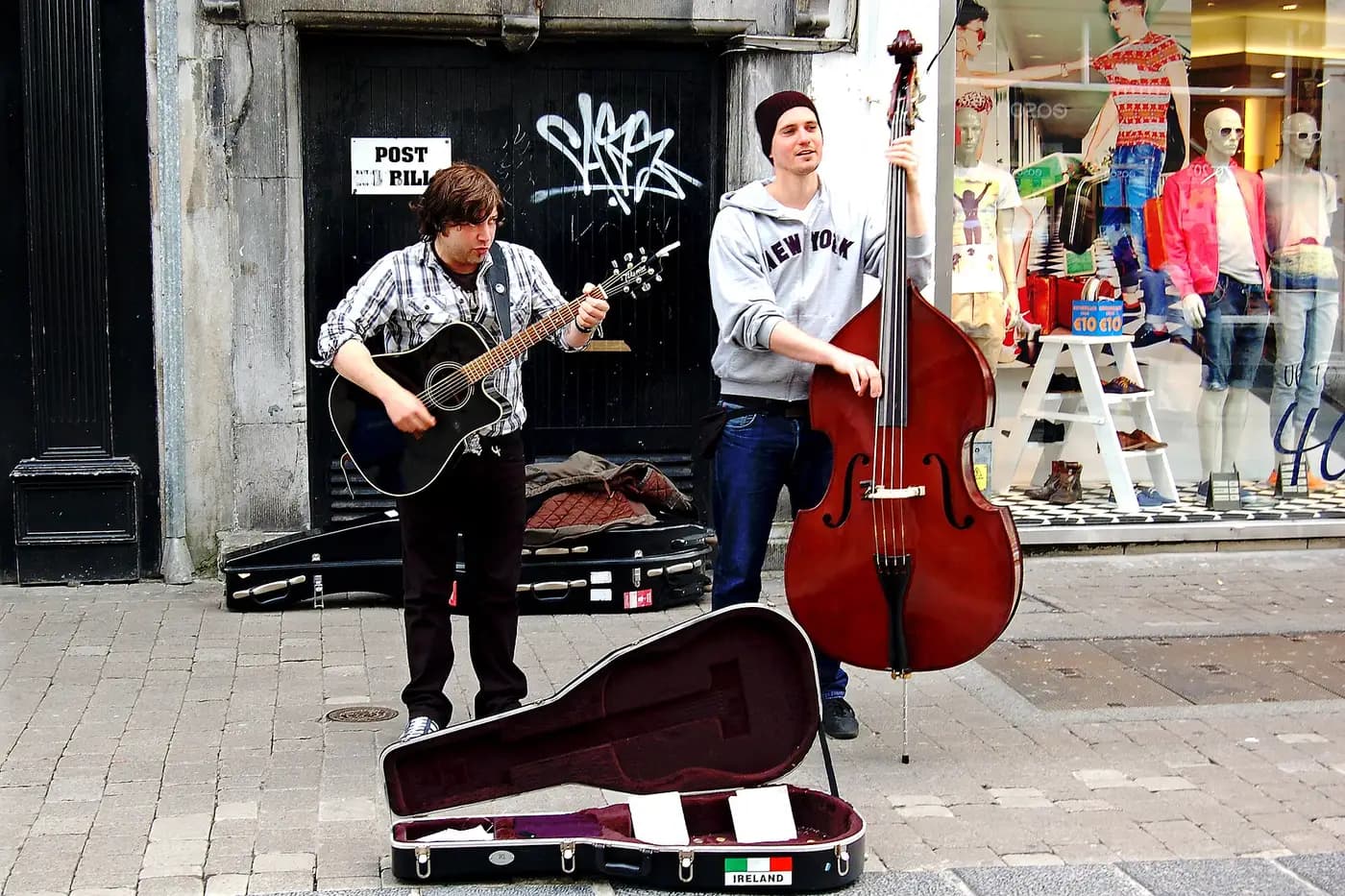 Ireland: Galway - Shop Street - Street Musicians